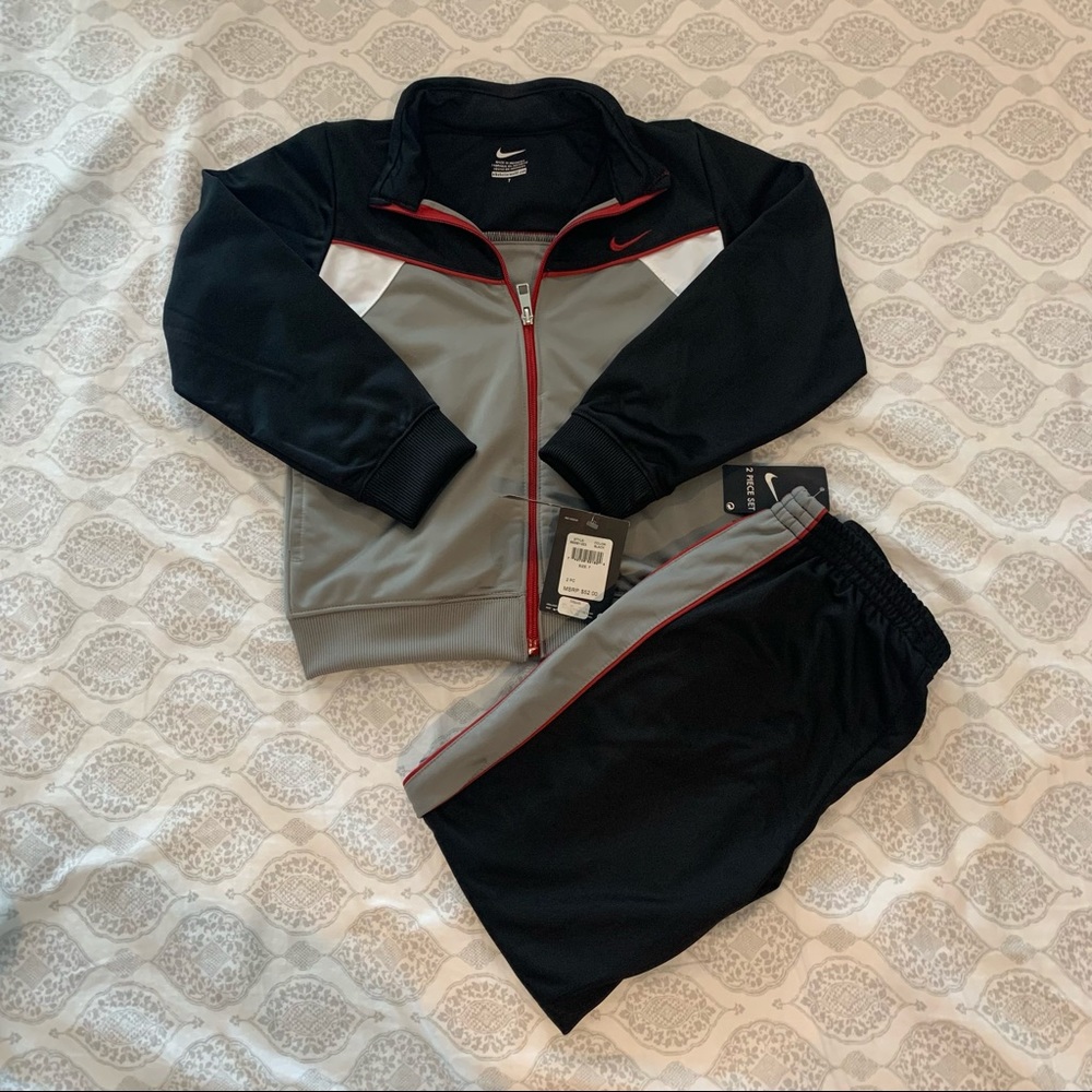 NWT Boys Nike 2pc Tracksuit Sz 7